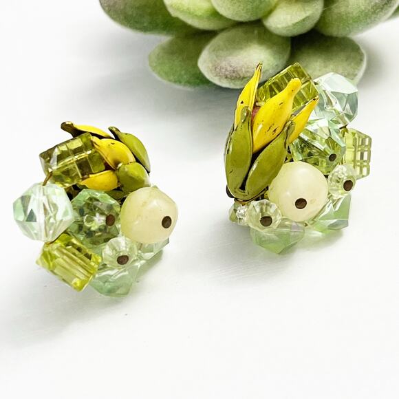 Western Germany Vintage Green Beaded Cluster Clip Earrings - Picture 2 of 10